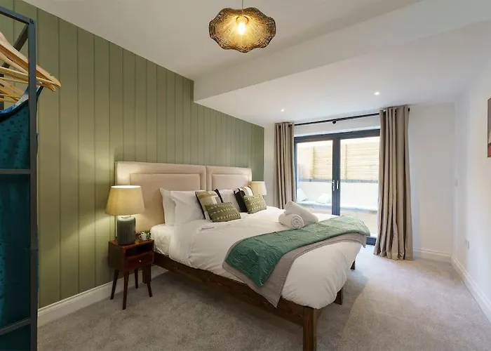 Lilyturf - 2 Bedroom Luxury By Mint דירה