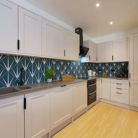 Lilyturf - 2 Bedroom Luxury By Mint Apartamento Bristol